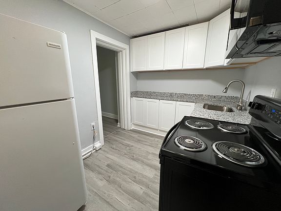 4th image of 156 Strode Ave APT 1