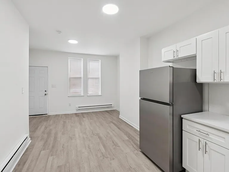 2603 N Hollywood St — Photo 2