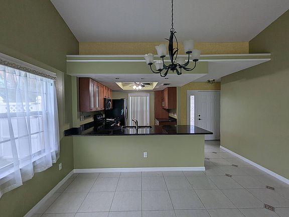 Kitchen/ Dining room
