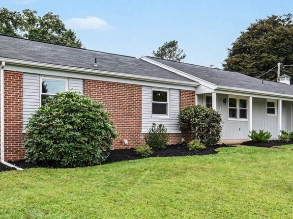 5 Greenway Dr, Mechanicsburg, PA 17055