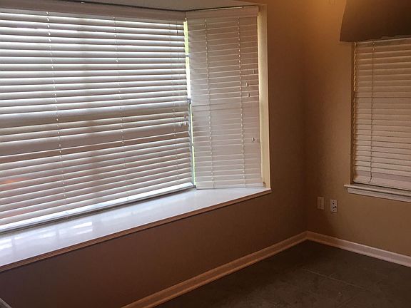 breakfast area/bay window seat