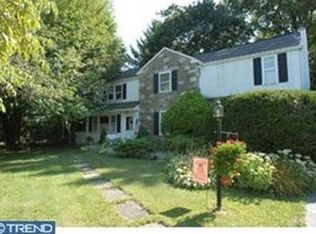 2002 Hilltop Rd, Flourtown, PA 19031