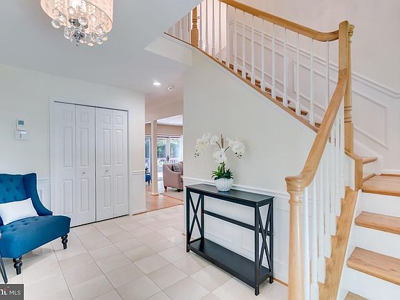 4th image of 1 Cliffe Hill Ct