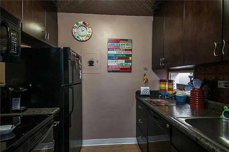 1 bed, 1.5 bath, 938 sqft, $1,550 — Photo 1