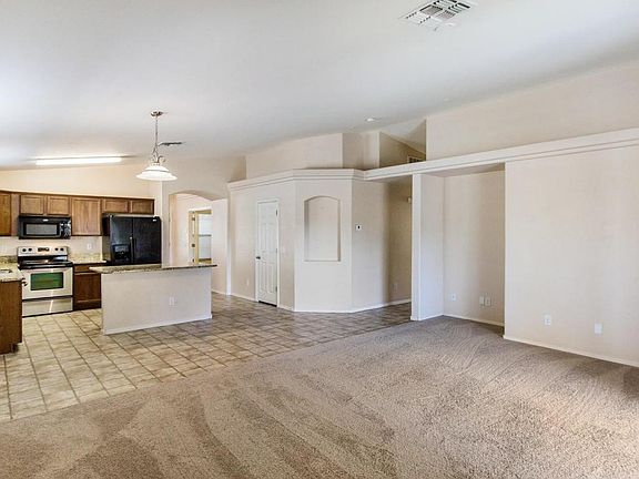 3rd image of 445 E Settlers Trl