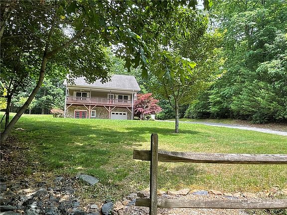 3rd image of 218 Jeannette Glen