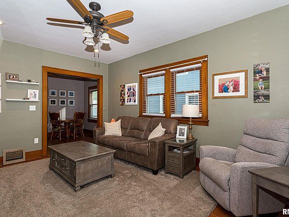 4th image of 1136 E Dover Ct
