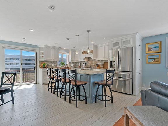 4th image of 581 Ocean Boulevard #7