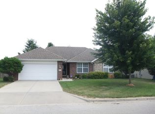 122 W Twin Oak Dr, Nixa, MO 65714