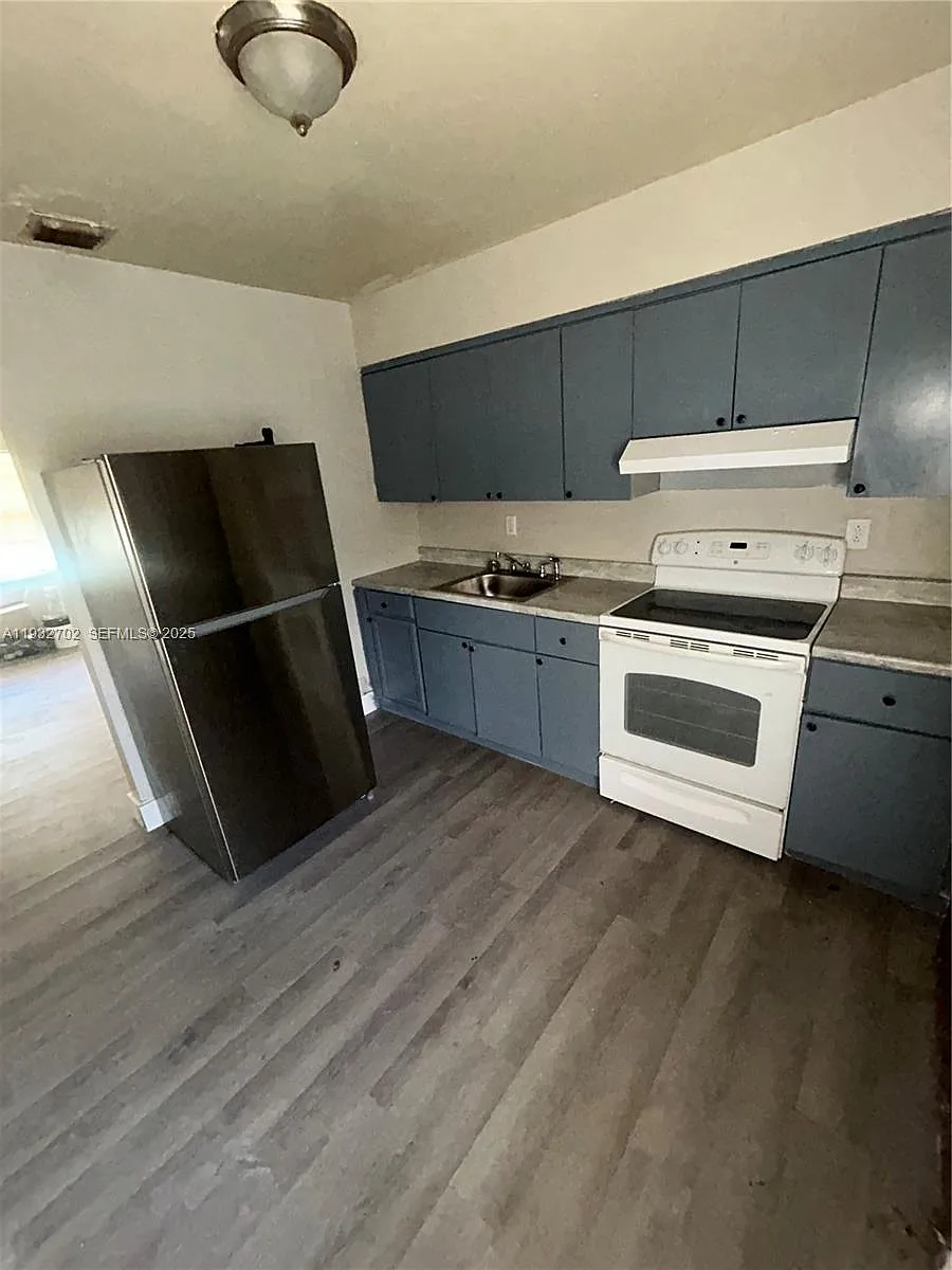 Building Photo - 1180 NW 64th St #B