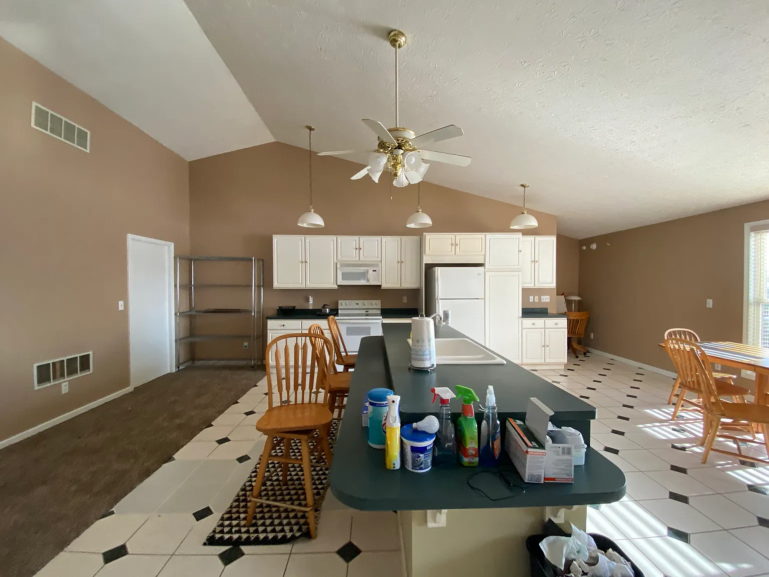 1 bed, 2032 sqft, $1,000 — Photo 3