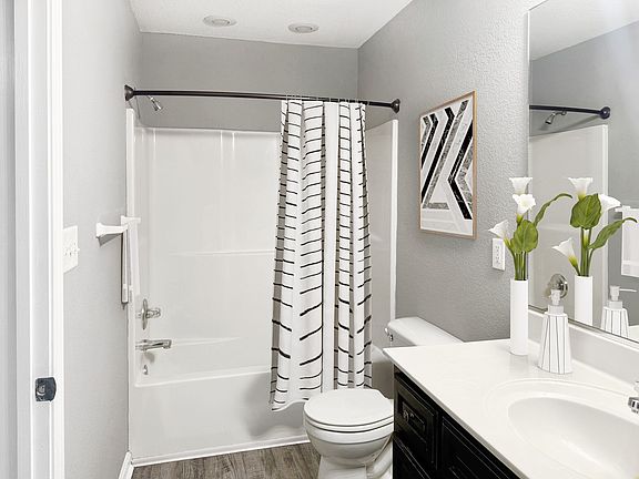 2nd image of 2619 Glenn Pl #109