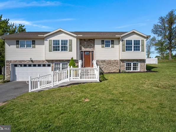 54 Sir William Dr, Newville, PA 17241