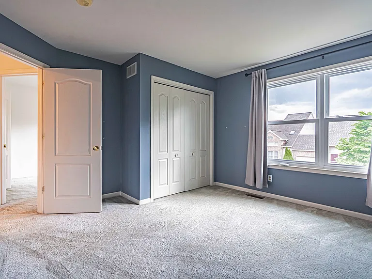323 Surrey Pl — Photo 26