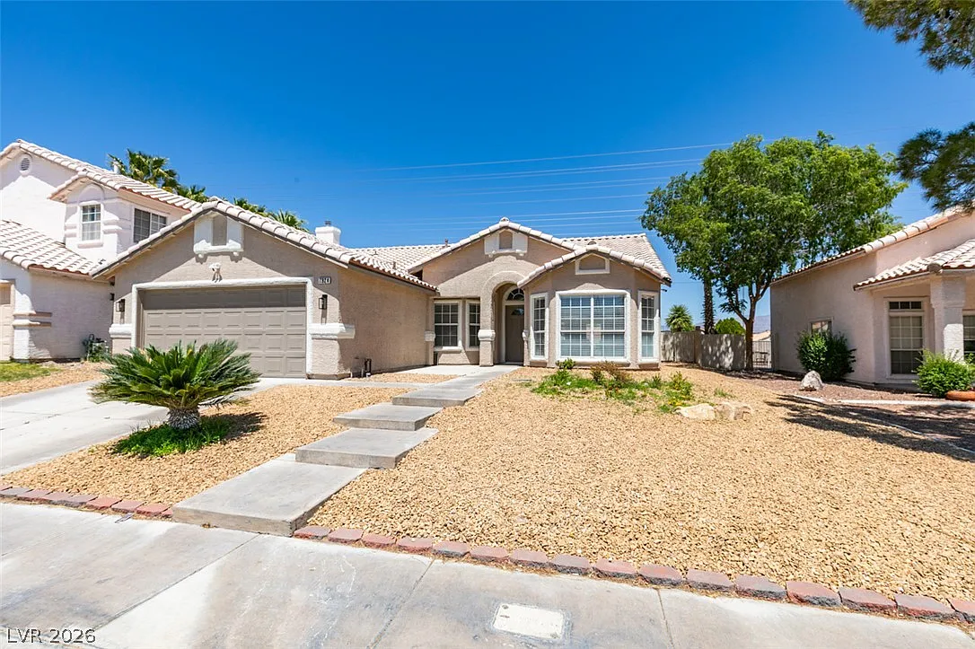 3 bed, 2.0 bath, 1811 sqft, $3,250 — Photo 2