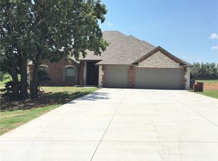 2049 Saddlecloth Trl, Guthrie, OK 73044