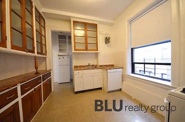 Rented by BLU Real Estate | media 8