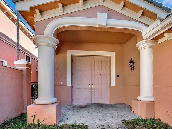 5th image of 2741 Center Court Drive #4-18