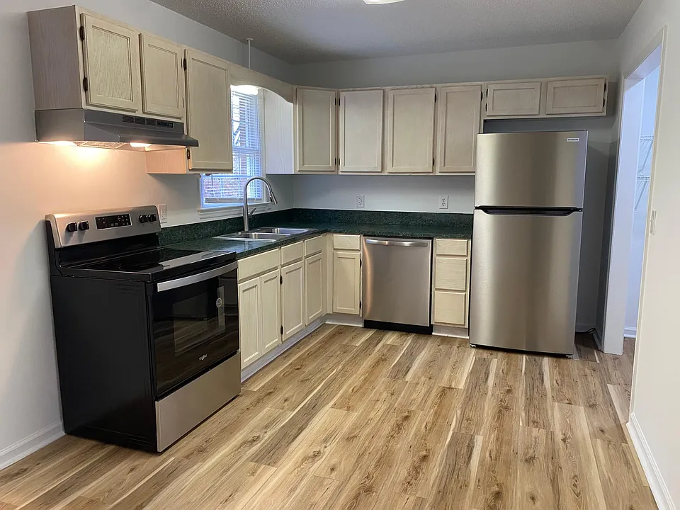 750 Woodbriar Trl #4