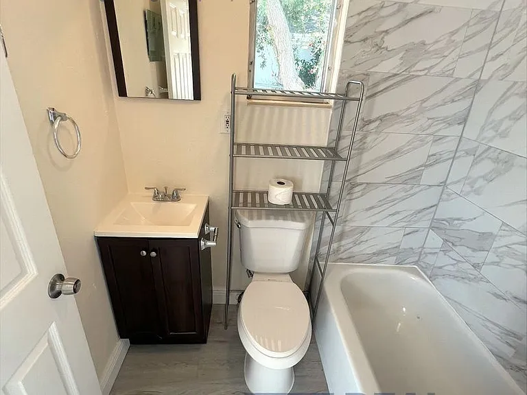 1615 Stickney Point Rd #1 — Photo 16