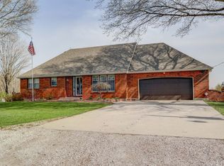 4205 Carter Dr, Smithville, MO 64089