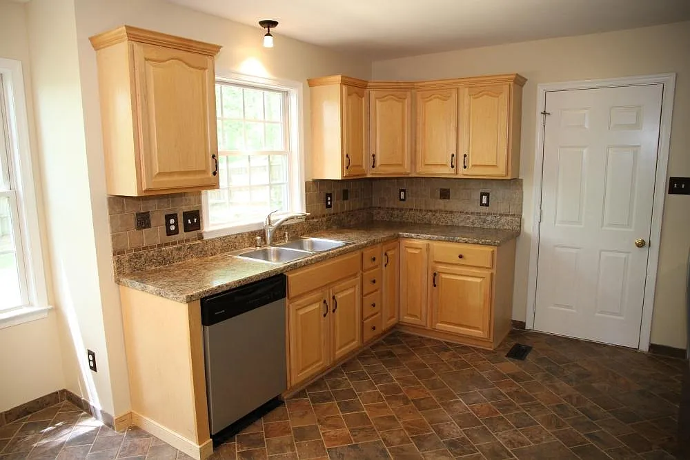 4 bed, 2.5 bath, 1926 sqft, $2,500 — Photo 3