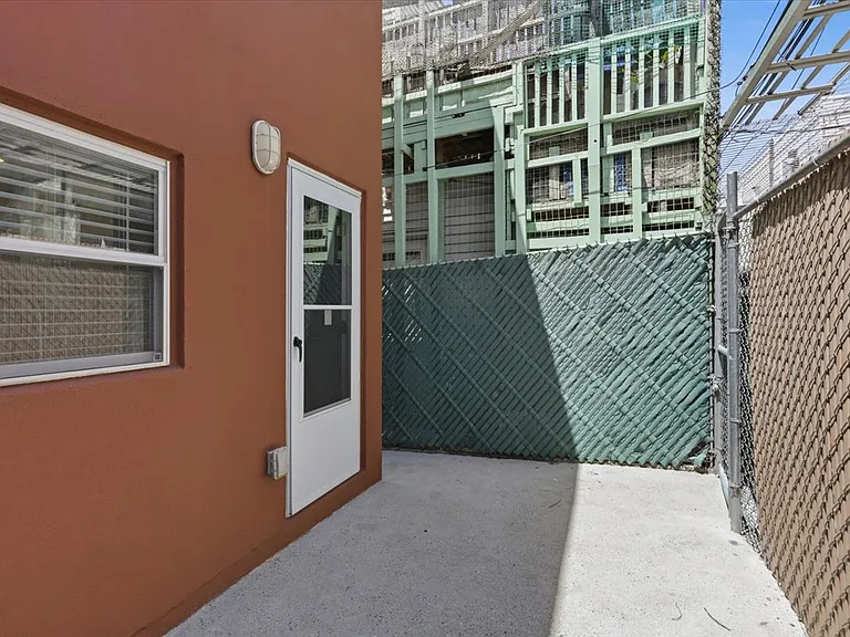 2653 S 6th St — Photo 26