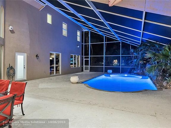 2nd image of 8101 Falls Ln