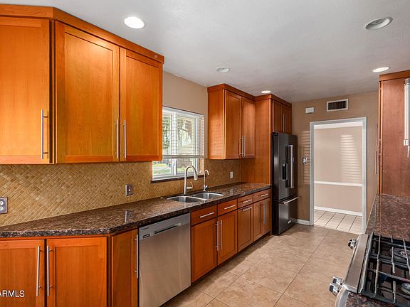 5th image of 1812 E Keim Dr