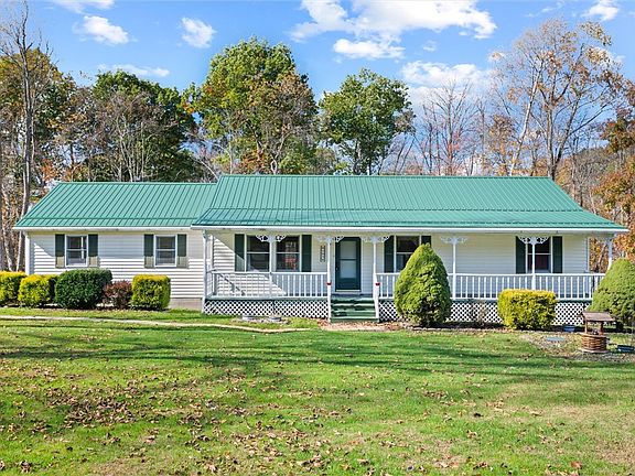 2nd image of 205 Horseshoe Dr