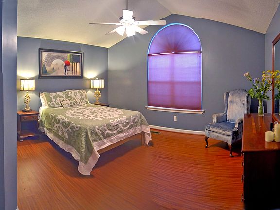 4th image of 2 Highland Creek Ct