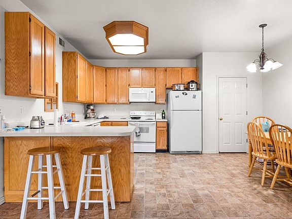 4th image of 432 N Seven Peaks Blvd E #113