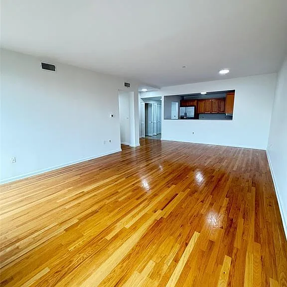 53 W Palisade Ave — Photo 3