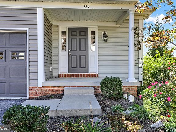 4th image of 616 Chatham Way