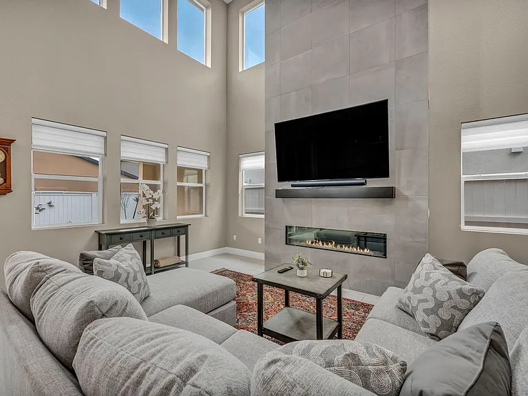 619 Camargue Trl — Photo 11