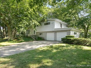 1660 Helen Dr, Norton Shores, MI 49441