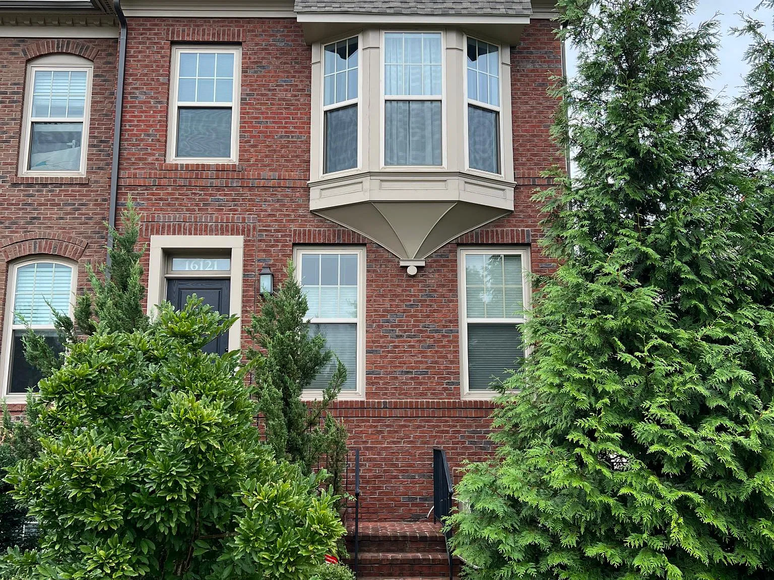 4 bed, 4.5 bath, 2760 sqft, $3,600 — Photo 1