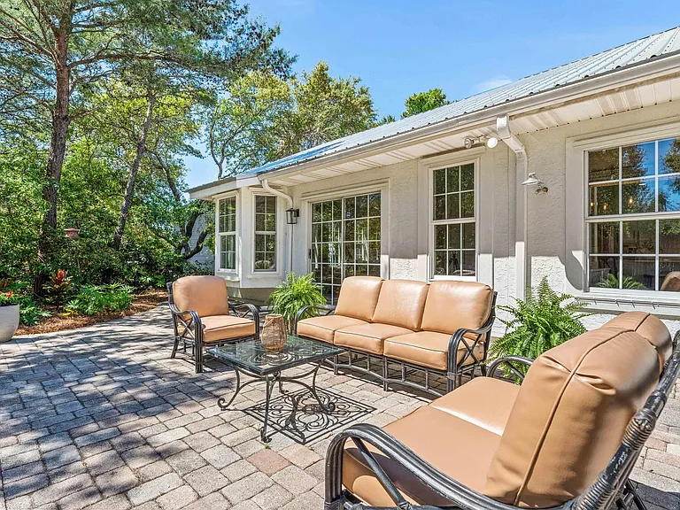 220 Seabreeze Cir — Photo 37