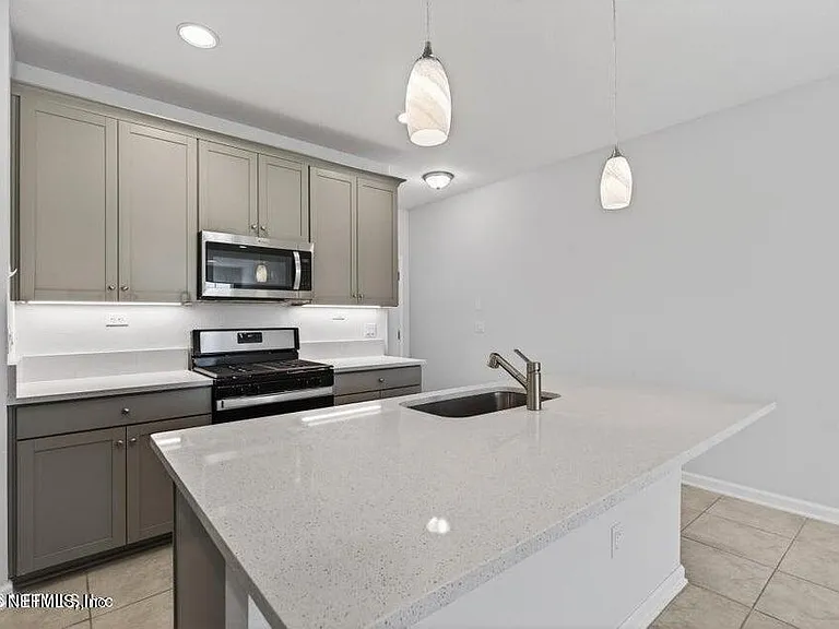 260 Brandon Lakes Dr — Photo 16
