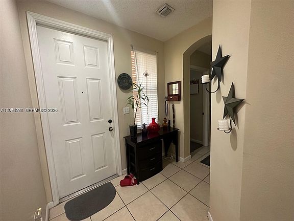 3rd image of 1040 NE 42nd Pl