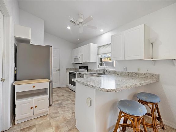 4th image of 950 Fundy Rd