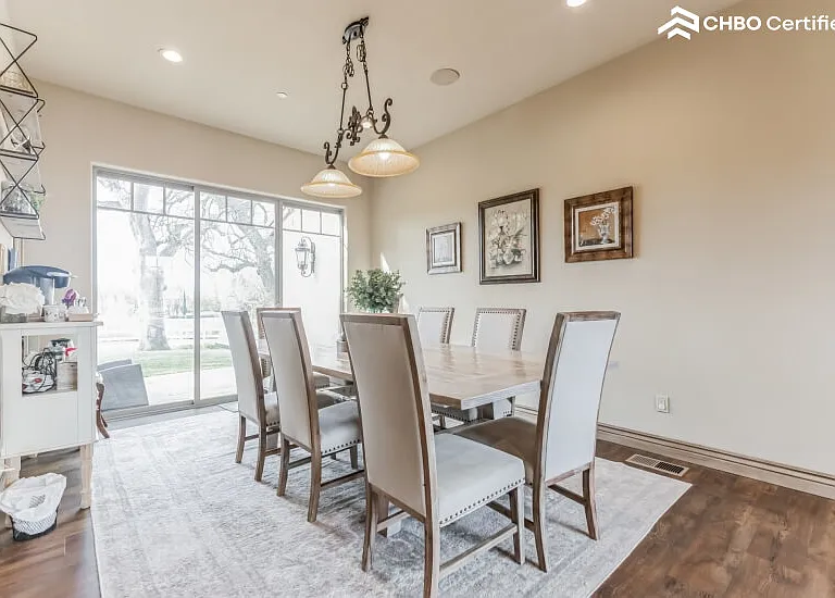 dining room with 6 chairs
