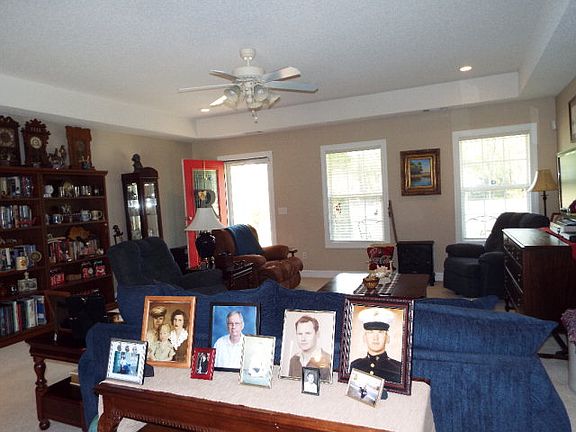 4th image of 140 Sandspur Ln