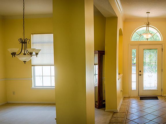 4th image of 591 Oakmont Dr