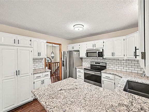 5th image of 8325 N Allenton Dr