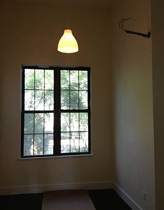 4th image of 270 Menahan St