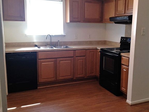 3rd image of 300B Richards St