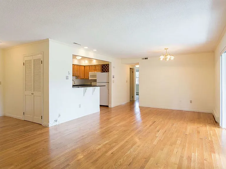 320 Hammond Pond Pkwy #305 — Photo 4