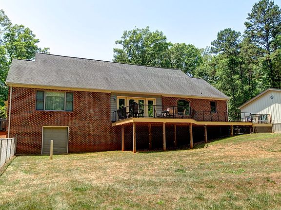3rd image of 1087 White Oak Dr