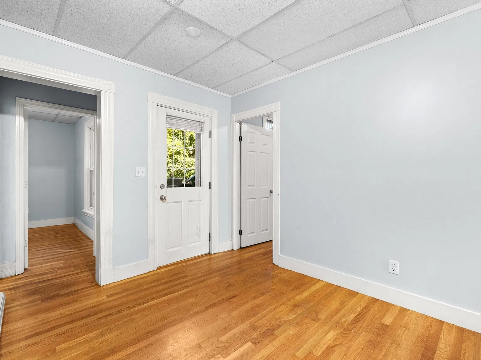 674 Saratoga St — Photo 3